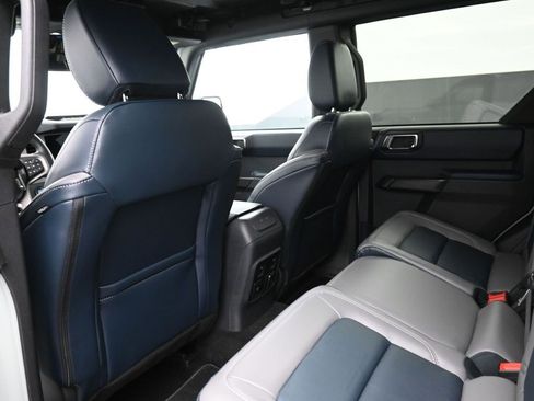 Used 2024 Ford Bronco Outer Banks image 23