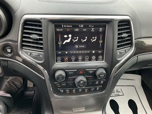 Used 2018 Jeep Grand Cherokee Overland AWD/4WD image 31