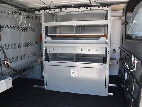 Used 2017 Chevrolet Express 2500 RWD image 10