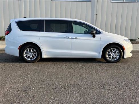 Certified 2025 Chrysler Voyager LX image 2