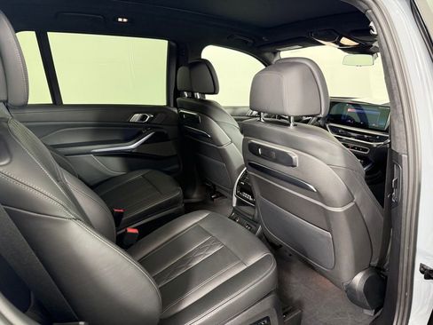 Used 2023 BMW X7 xDrive40i w/ M Sport Package AWD/4WD image 17