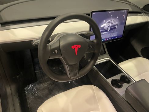 Used 2023 Tesla Model Y Long Range image 11