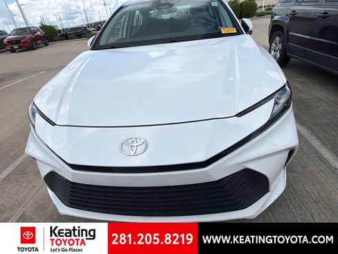 Used 2025 Toyota Camry LE FWD image 9
