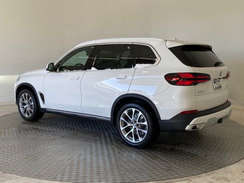 New 2026 BMW X5 xDrive40i w/ Premium Package image 3