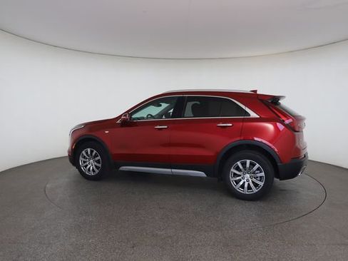 Used 2021 Cadillac XT4 Premium Luxury w/ Cold Weather Package AWD/4WD image 9