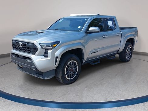 Used 2025 Toyota Tacoma TRD Sport AWD/4WD image 1