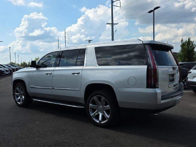 Used 2020 Cadillac Escalade ESV Luxury AWD/4WD image 3