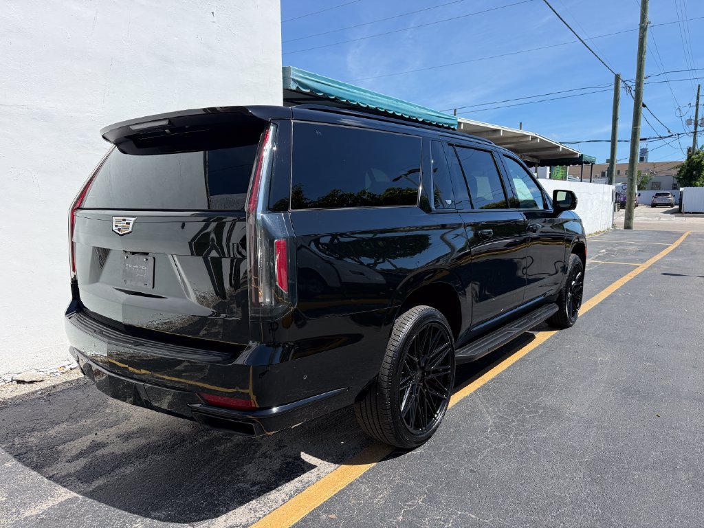 Used 2022 Cadillac Escalade ESV Sport RWD image 6