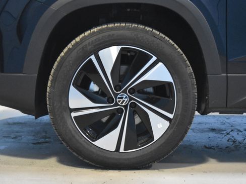 New 2026 Volkswagen Taos SE image 20