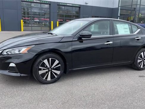 Certified 2022 Nissan Altima 2.5 SV w/ SV Premium Package image 4