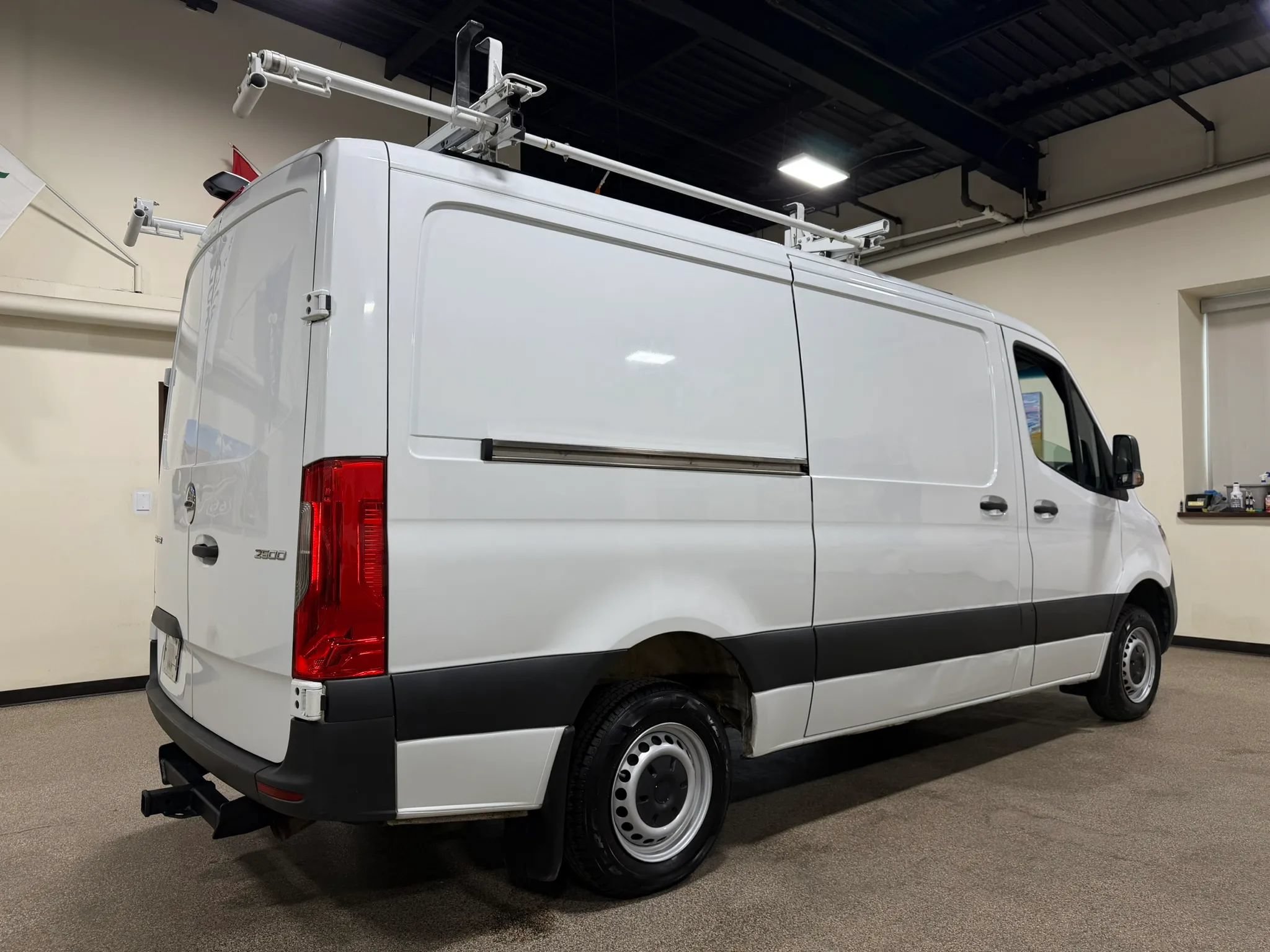 Used 2019 Freightliner Sprinter 144 RWD image 16