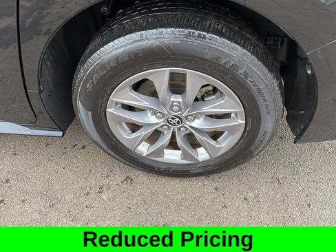 Used 2025 Toyota Sienna LE FWD image 39