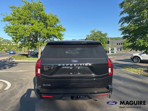 Used 2025 Ford Expedition Active AWD/4WD image 5