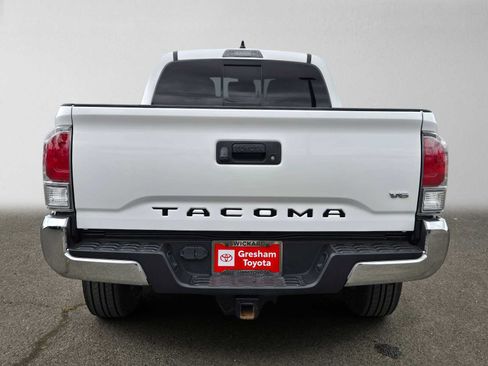 Certified 2022 Toyota Tacoma TRD Off-Road AWD/4WD image 5