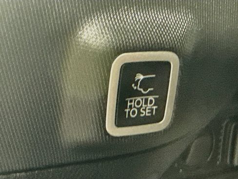Used 2023 Jeep Grand Cherokee Altitude RWD image 33