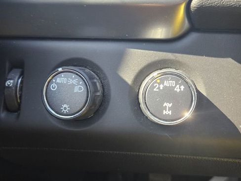 Used 2019 Chevrolet Suburban LT image 24