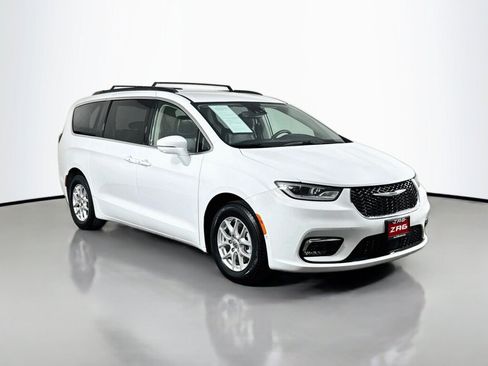 Used 2022 Chrysler Pacifica Touring-L w/ Uconnect Theater Family Group FWD image 7