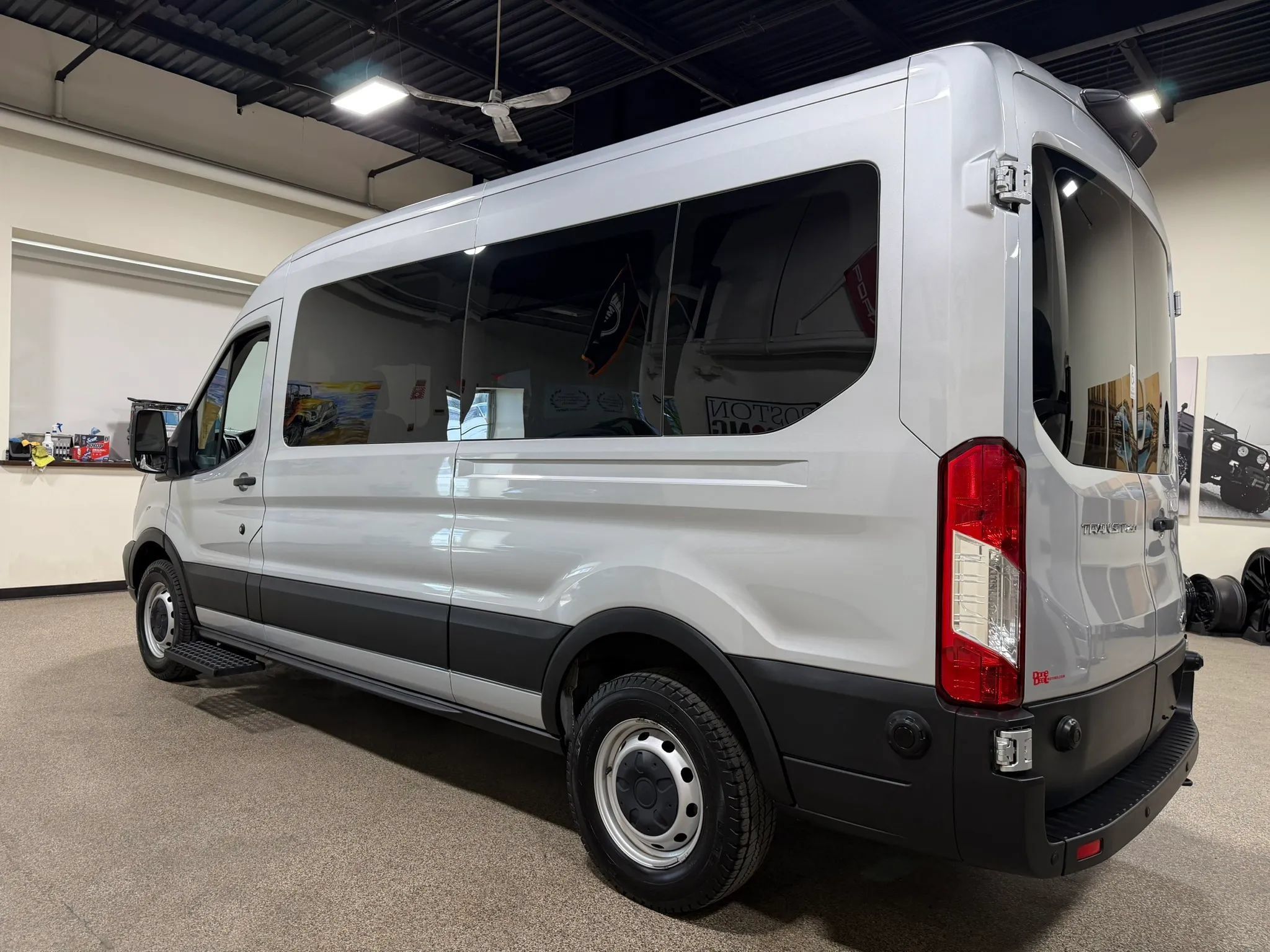 Used 2019 Ford Transit 250 148 Medium Roof RWD image 21