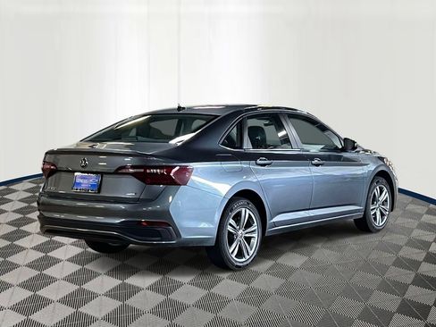 Used 2024 Volkswagen Jetta SE FWD image 4