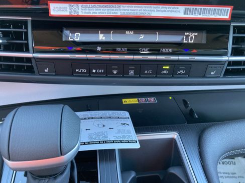 Certified 2025 Toyota Sienna XLE w/ XLE Plus Package image 17