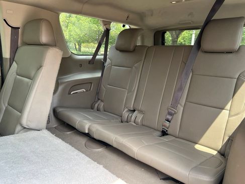 Used 2019 GMC Yukon XL SLT w/ Open Road Package AWD/4WD image 17