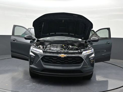 Used 2025 Chevrolet Trax LS FWD image 37
