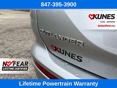 Used 2024 Mitsubishi Outlander SE image 9