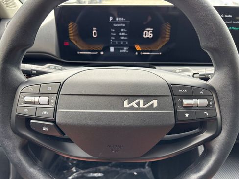 Used 2025 Kia K4 FWD image 28