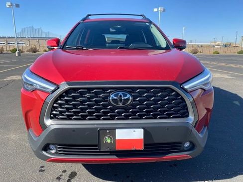 Used 2024 Toyota Corolla Cross XLE image 9