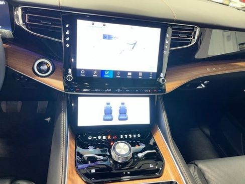 New 2025 Jeep Grand Wagoneer Series III w/ HD Trailer Tow Package image 12