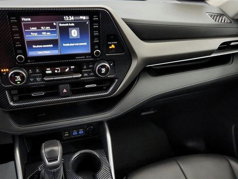 Certified 2022 Toyota Highlander XLE image 43