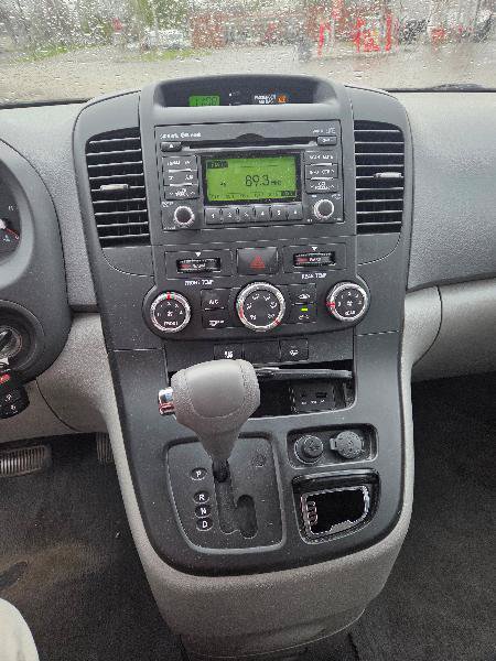 Used 2014 Kia Sedona LX FWD image 9