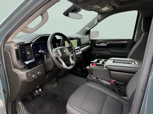 Used 2025 Chevrolet Silverado 1500 LT AWD/4WD image 3