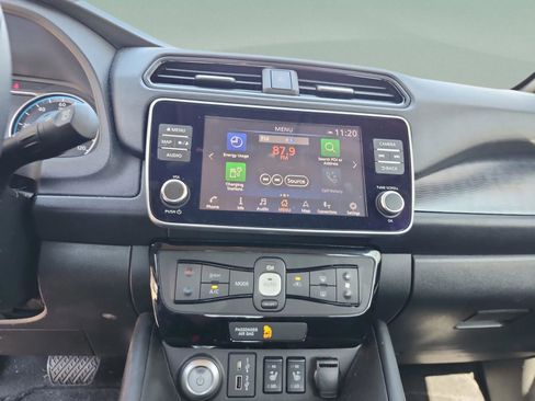 Used 2022 Nissan Leaf SV w/ SV Technology Package image 11