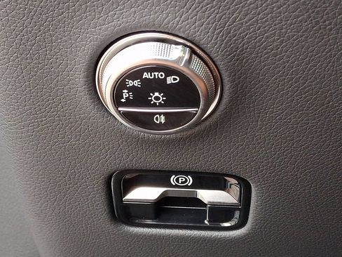 Used 2026 Mercedes-Benz GLC 300 4MATIC image 24