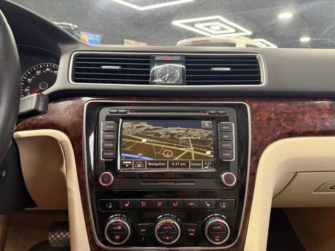 Used 2013 Volkswagen Passat TDI SEL Premium FWD image 14