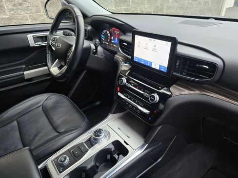 Used 2022 Ford Explorer Limited w/ Equipment Group 301A image 17