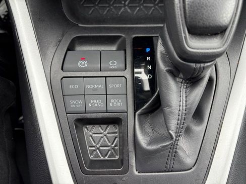 Certified 2024 Toyota RAV4 LE image 28