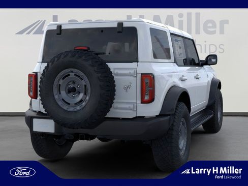 New 2025 Ford Bronco Outer Banks w/ Sasquatch Package AWD/4WD image 8