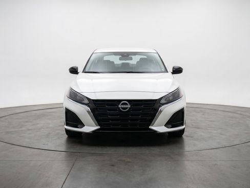 Used 2025 Nissan Altima 2.5 SV FWD image 2