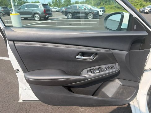 Used 2024 Nissan Sentra SV FWD image 12