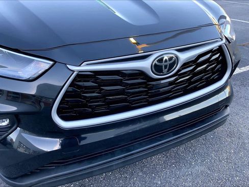 Used 2024 Toyota Highlander XLE image 29
