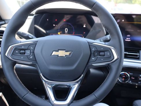 New 2026 Chevrolet Trax LT w/ LT Convenience Package FWD image 7