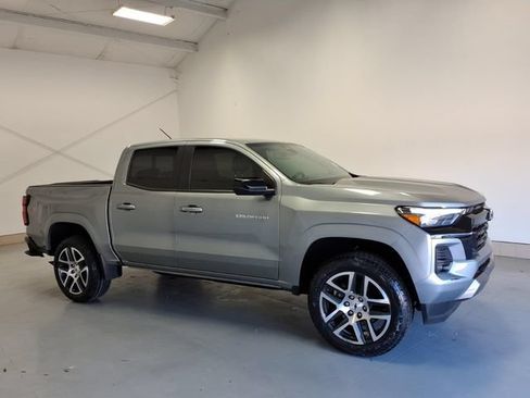 Used 2023 Chevrolet Colorado Z71 w/ Z71 Convenience Package 2 AWD/4WD image 2