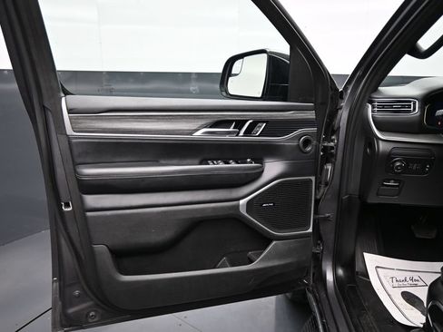 Used 2024 Jeep Wagoneer Series II w/ Flexible Seating Group AWD/4WD image 10