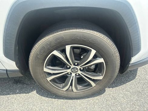 Used 2021 Toyota RAV4 XLE w/ Convenience Package FWD image 9