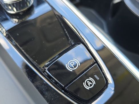 Certified 2023 Volvo XC60 B5 Core image 35