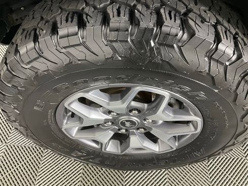 Used 2022 Ford Bronco Badlands image 10