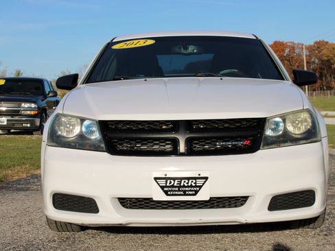 Used 2013 Dodge Avenger SE image 3