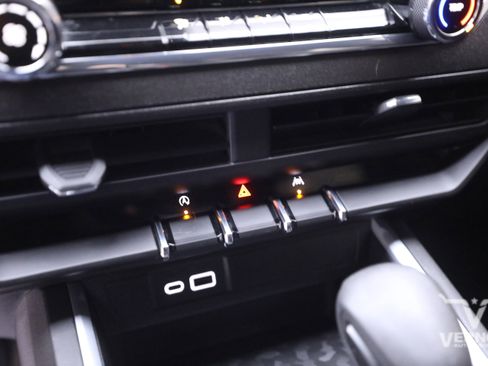 Used 2023 Chevrolet Colorado Trail Boss w/ Technology Package image 21